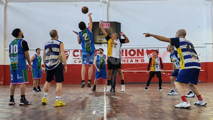 Cardona recibe un triangular de básquetbol con entrada gratuita en el gimnasio del Club Unión — imagen 1