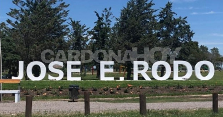 Rodó avanza hacia una cancha de césped sintético en el Parque 33 Orientales
