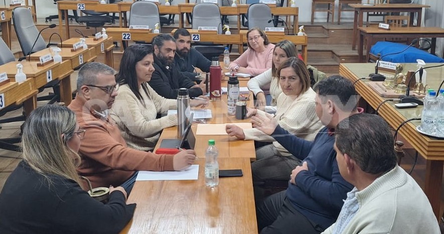 Diputados de Soriano participaron en reunión de la Junta Departamental sobre regulación de la pirotecnia sonora