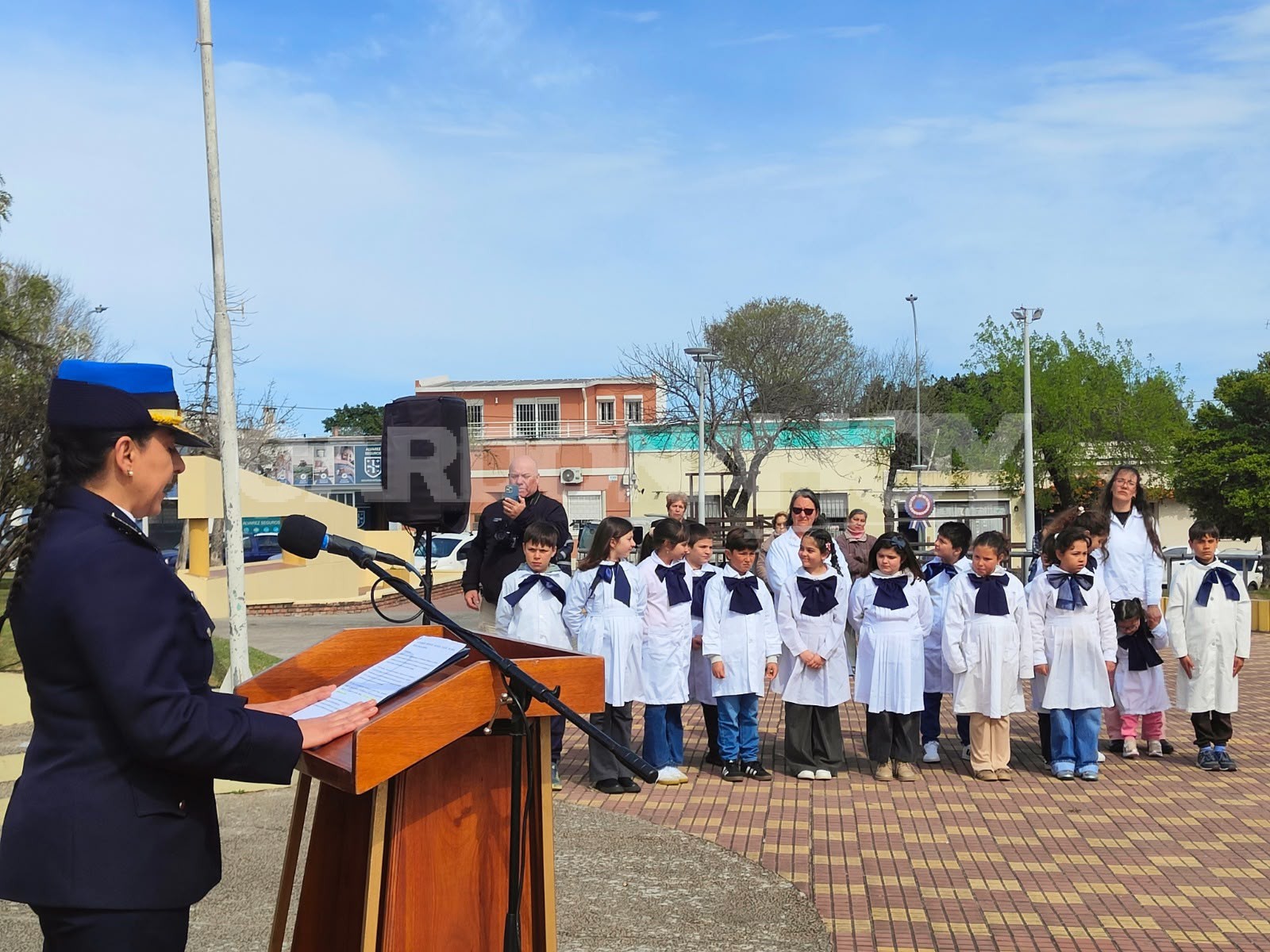 Alumnos de Cardona interpretaron el Himno Nacional en lengua de señas por Artigas — imagen 3