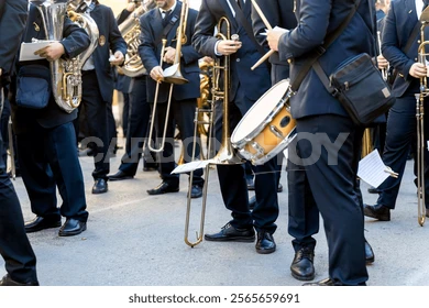 Cardona reúne a seis bandas en una jornada de música, desfile y encuentro cultural