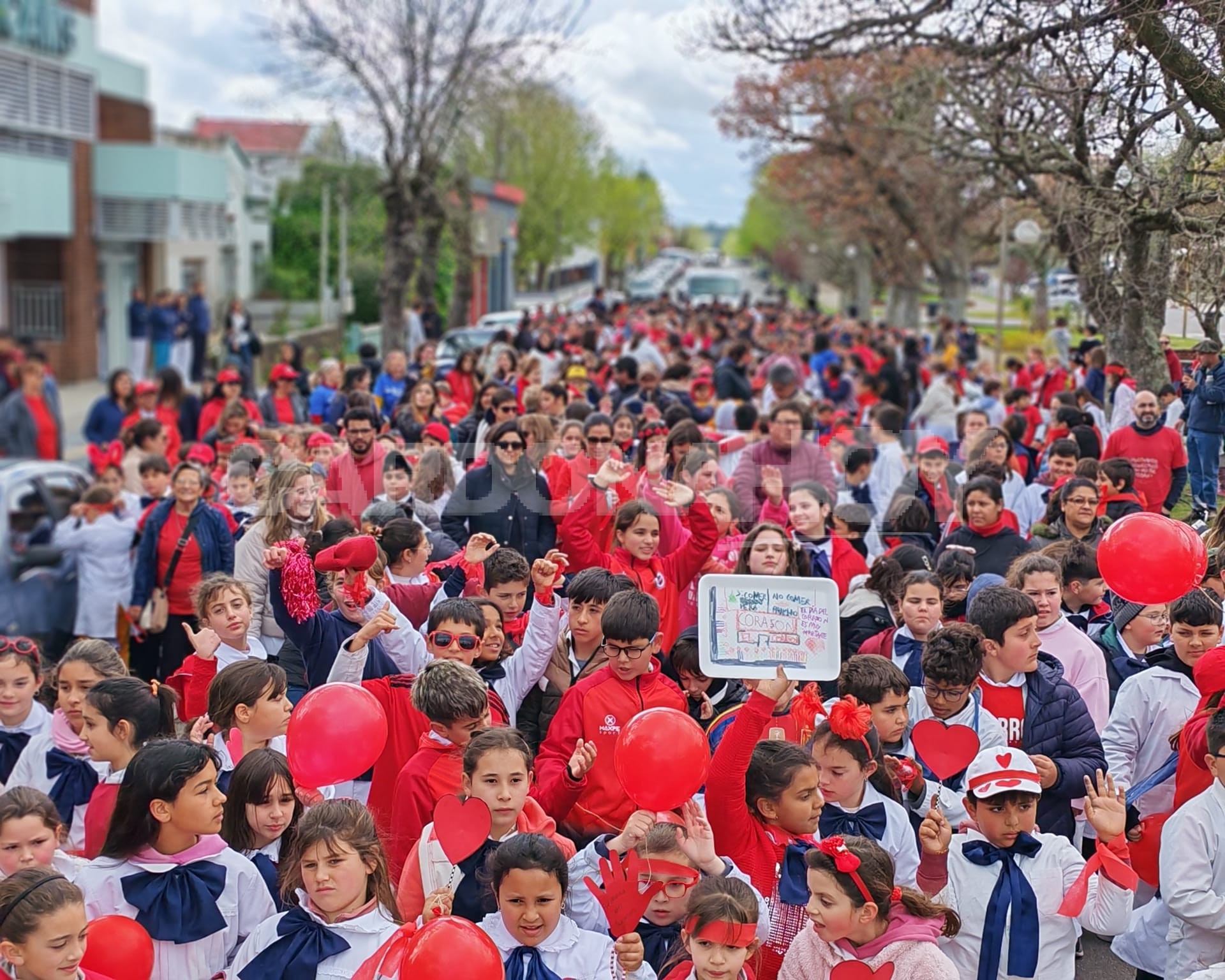 “CARDONA CAMINA” cerró la semana del corazón con una multitudinaria jornada en el Parque Cazeaux.