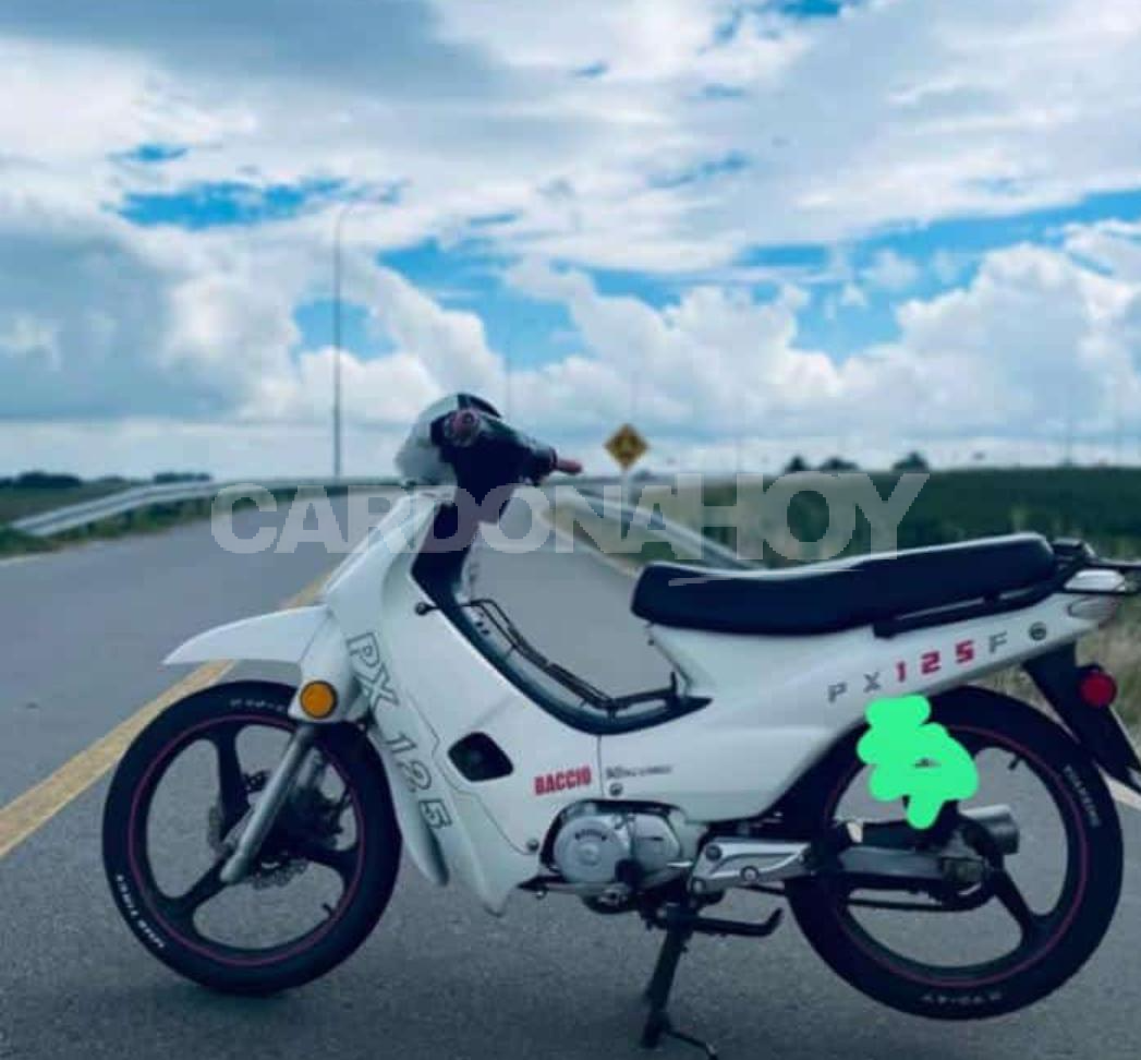 Denuncian el hurto de una moto Baccio en un complejo de viviendas de Cardona