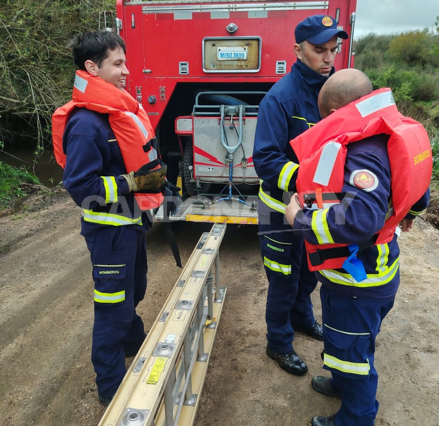 Tragedia en el arroyo Polonia, próximo a F. Sánchez donde hallaron un automóvil sumergido y el cuerpo sin vida de un joven de 21 años — imagen 3