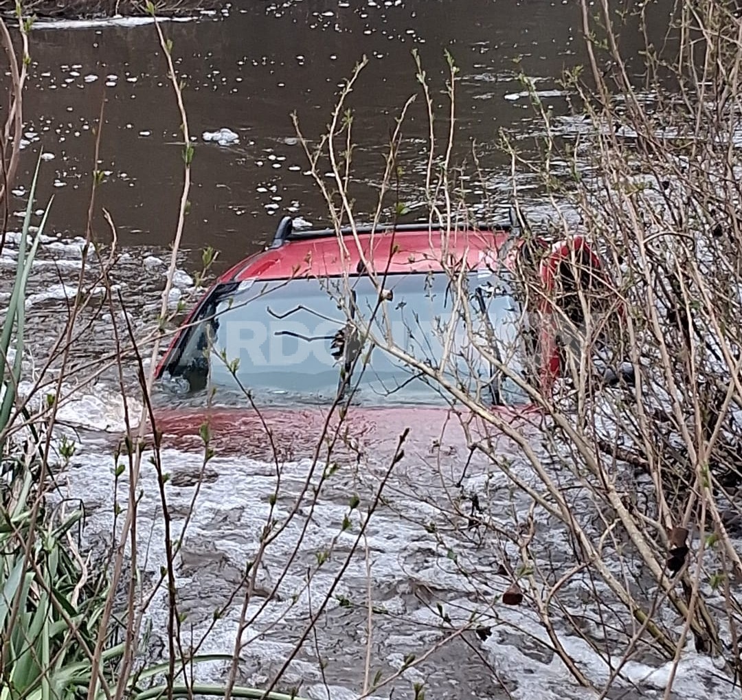 Tragedia en el arroyo Polonia, próximo a F. Sánchez donde hallaron un automóvil sumergido y el cuerpo sin vida de un joven de 21 años