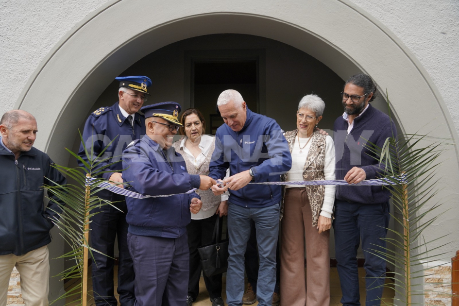 Ministro Negro inauguró obras en la Seccional 6.ª de Palmitas y Soriano recibió tres camionetas