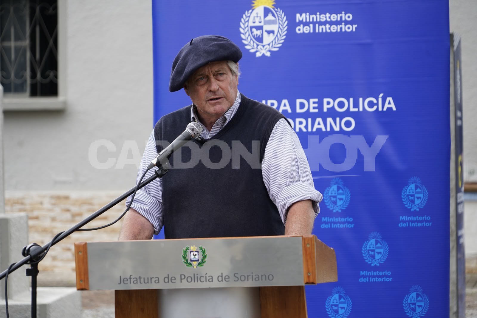 Ministro Negro inauguró obras en la Seccional 6.ª de Palmitas y Soriano recibió tres camionetas — imagen 3